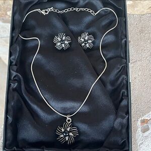 Vintage Black and Silver Flower Necklace Set with Crystals